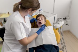 Menjaga Kesehatan Gigi dan Mulut pada Anak